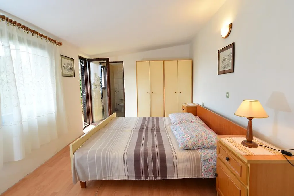 Apartments Elsa 534 Štinjan