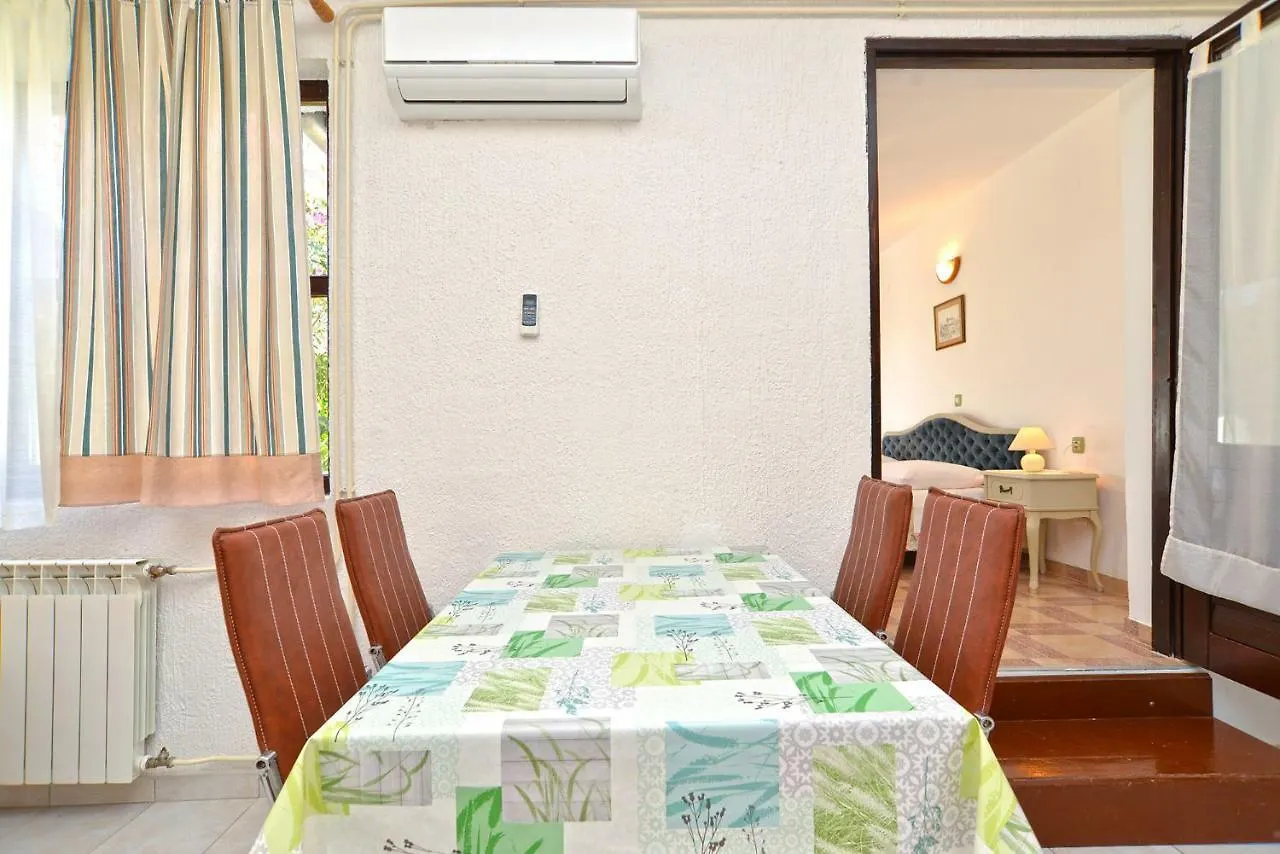 Apartments Elsa 534 Štinjan