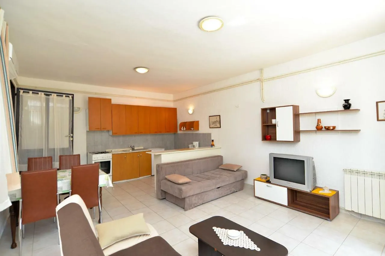 Apartments Elsa 534 Štinjan